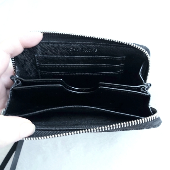 Michael Kors Jet Set Zip around Black Signature Wristlet Wallet - Picture 10 of 15